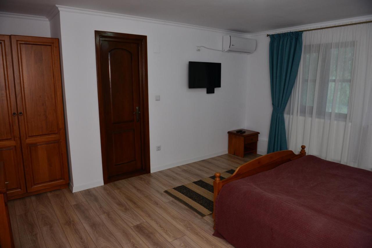Hotel Dumbrava Uzlina Esterno foto